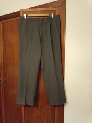 Pantalones grises de vestir chico
