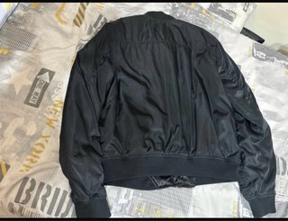 Chaqueta bomber Pull&Bear negra Talla L