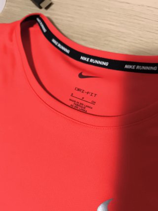 Camiseta Nike Running Roja