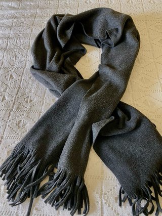 Fular Gris con Flecos