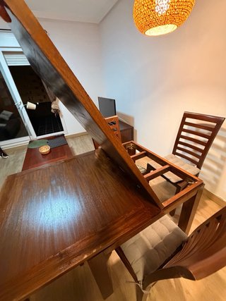 Mesa de Comedor de Madera con 4 Sillas