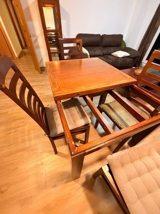 Mesa de Comedor de Madera con 4 Sillas
