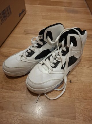 Zapatillas Deportivas Blancas y Negras