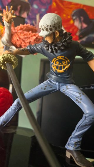 Figure Doflamingo e Trafalgar Law