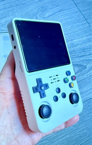 Consola Retro Portátil R36S Blanca 64GB
