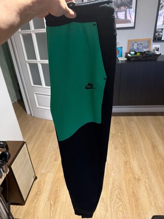 Pantalón chándal Nike Tech verde y negro