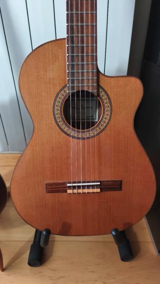 Guitarra clàssica Manuel Raimundo amb Cutaway