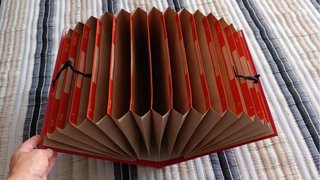 Carpeta Acordeón Tamaño Cuarto Burdeos