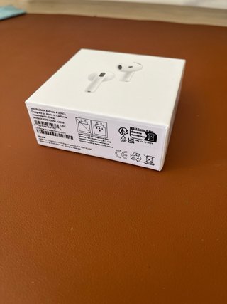 Apple AirPods 4 con Active Noise Cancellation