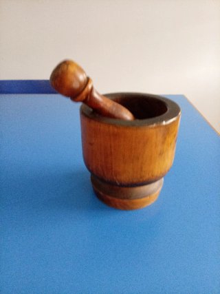 Mortaio e pestello in legno
