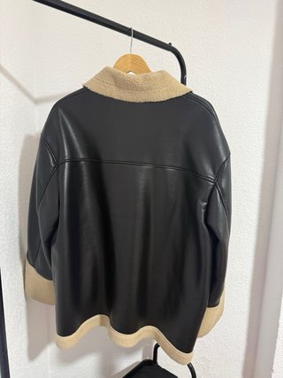 Chaqueta aviador negra efecto piel con borreguito