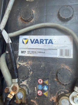 Batería Varta M7 12V 180Ah 1100A Camión