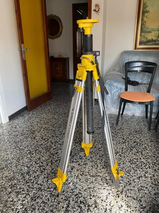Trípode y Nivel Láser STABILA