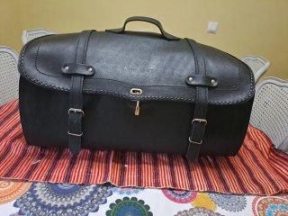 Baúl de cuero para moto custom