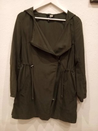 Parka ligera Divided verde militar Talla s