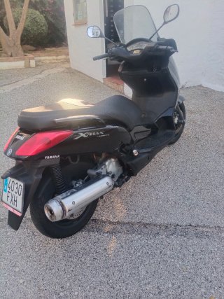 Yamaha XMAX Negra ,muy cuidada,ITV agosto 2027