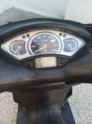 Yamaha XMAX Negra ,muy cuidada,ITV agosto 2027
