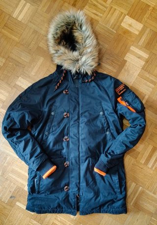 Parka Superdry Negra con Naranja
