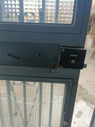 Puerta Metálica de Doble Hoja