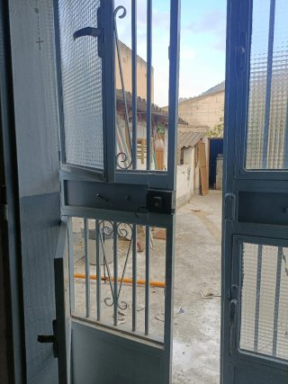 Puerta Metálica de Doble Hoja