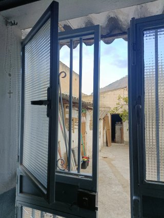 Puerta Metálica de Doble Hoja