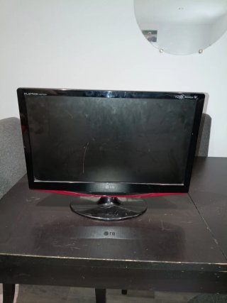Televisión LG Flatron M2780D