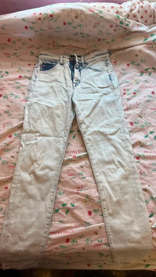 Pantalones vaqueros desgastados