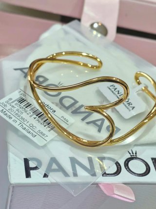 Brazalete Pandora Essence Dorado