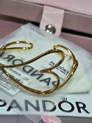 Brazalete Pandora Essence Dorado