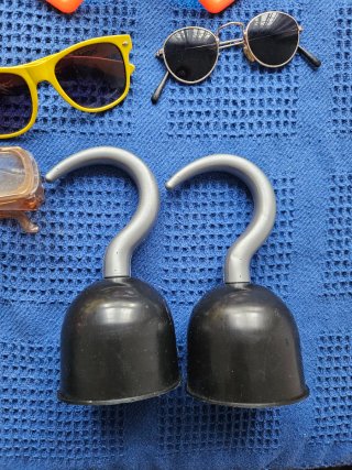 Disfraces: Faldas árabes. Garfio. Gafas