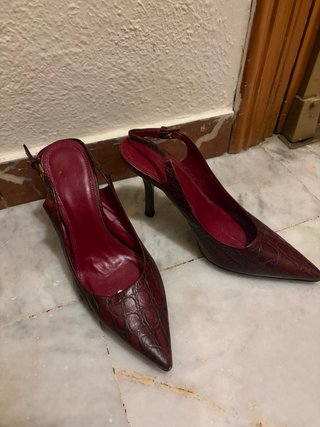 Zapatos de tacón Zara rojos