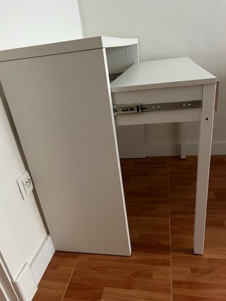 Tavolo trucco con design funzionale e versatile per camera da letto o spogliatoio