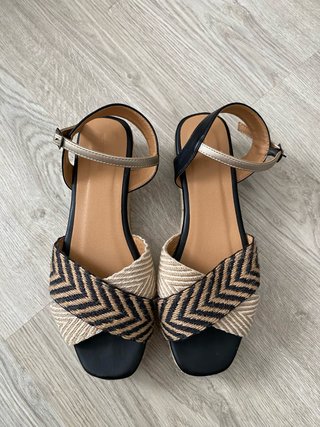 Sandalias esparto beige y negro
