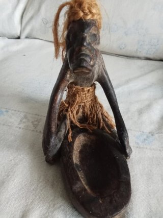 Figura Tribal de Madera Tallada