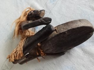 Figura Tribal de Madera Tallada