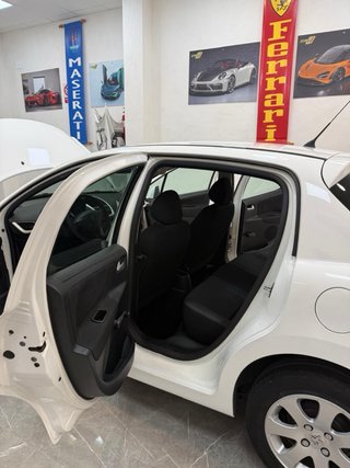 Peugeot 207 2015