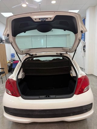 Peugeot 207 2015