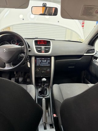 Peugeot 207 2015