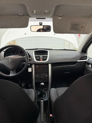 Peugeot 207 2015