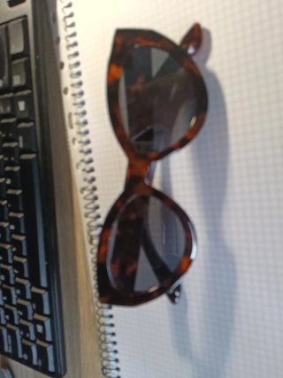 Gafas de Sol de pasta marrón cebreado.