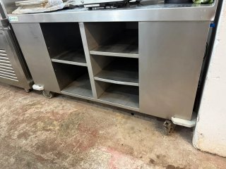 Mesa de acero inoxidable con ruedas