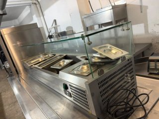 Vitrina refrigerada con cubetas