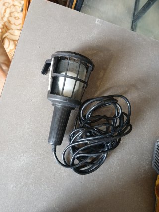 Lámpara portátil con cable