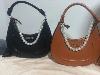 2 Bolsos Guess con detalle de perlas