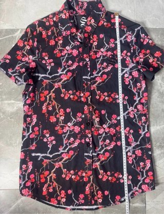 Camisa Estampada Floral Vintage Negra