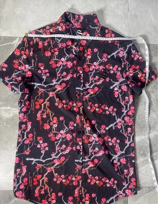 Camisa Estampada Floral Vintage Negra