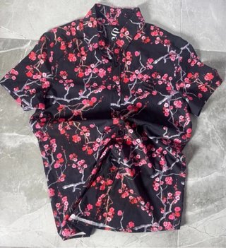 Camisa Estampada Floral Vintage Negra