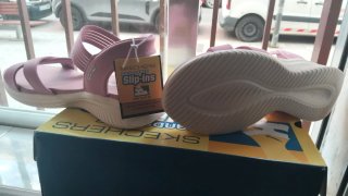 Sandalias Skechers Hana Free slip-ins
