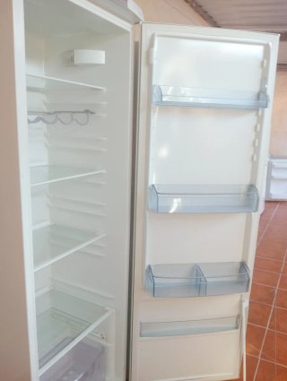Nevera Vertical AEG Electrolux Blanca 190cm Alto.