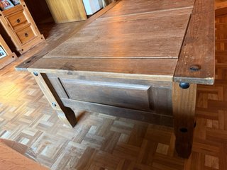 Mesa de centro de salón de madera antigua